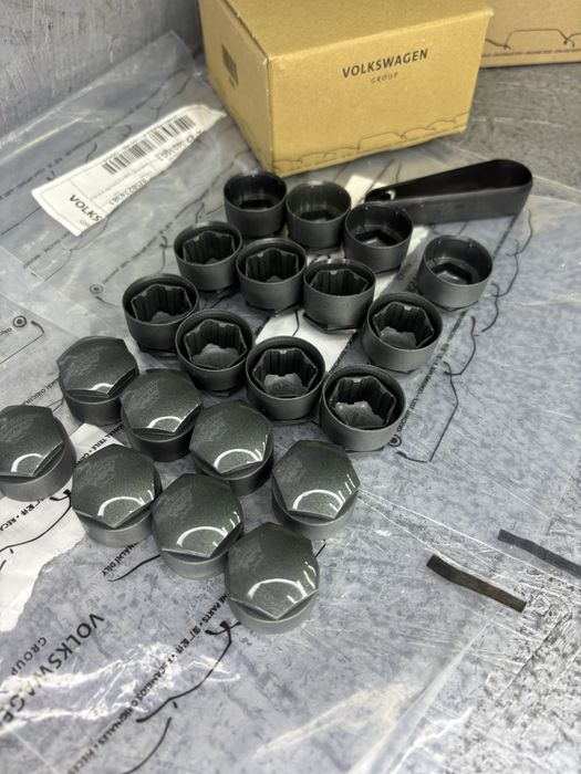 Ковпачки на болти Audi Ауді 17MM original 4M0-601-173-A