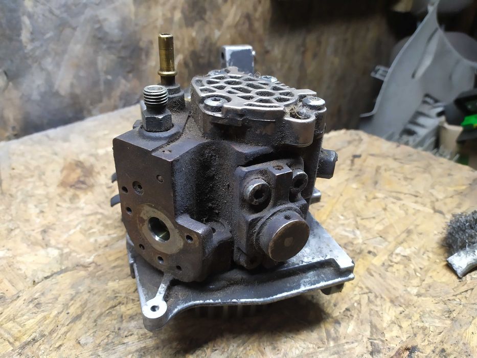 Насос ТНВД  1.6 HDI Пежо 407 Peugeot 407 SW Dv6  PSA