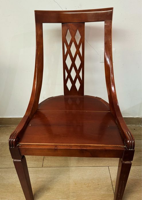 Vende-se Mesa extensivel (madeira cerejeira) com cadeiras