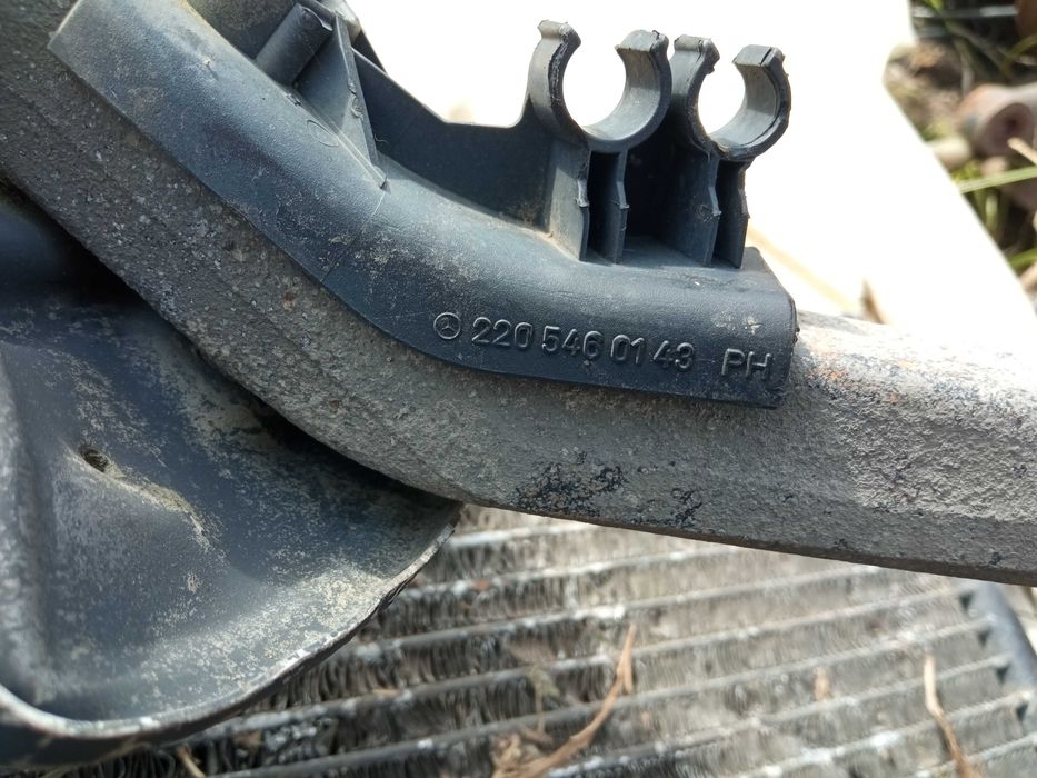 Поворотний кулак цапфа перед Mercedes W220 S320 CDI 2205460143
