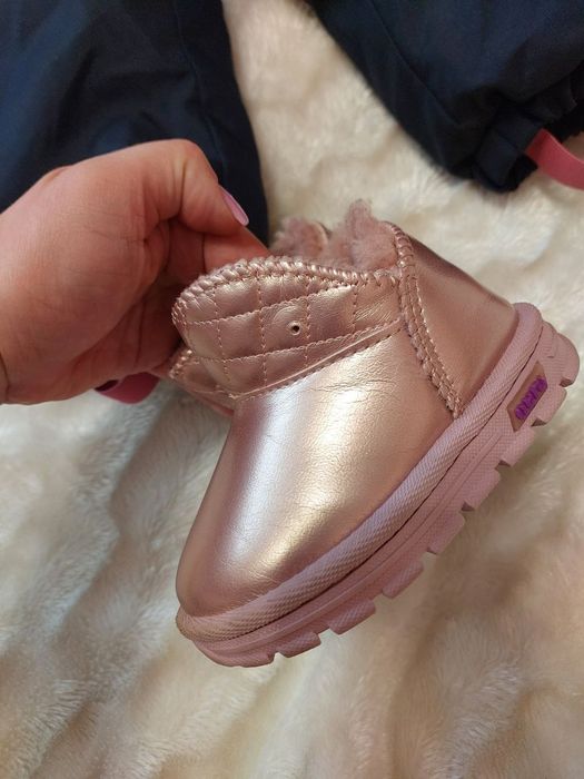 Зимовий комбінезон, шапка та угги для дівчинки