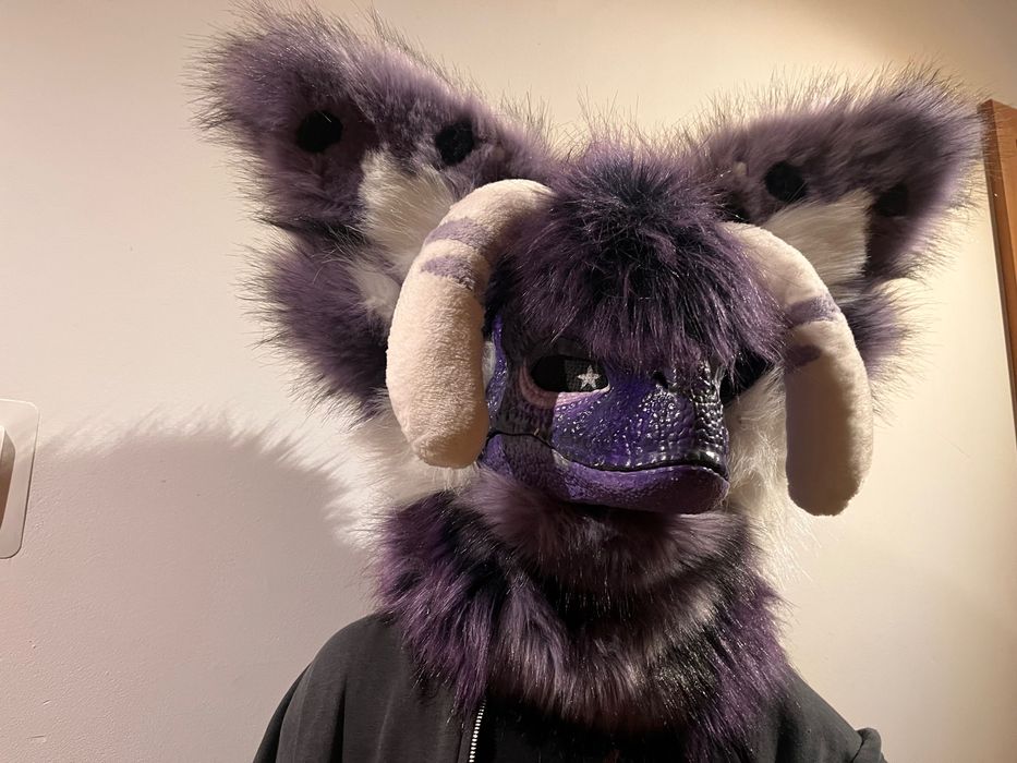 Fioletowa maska Furry