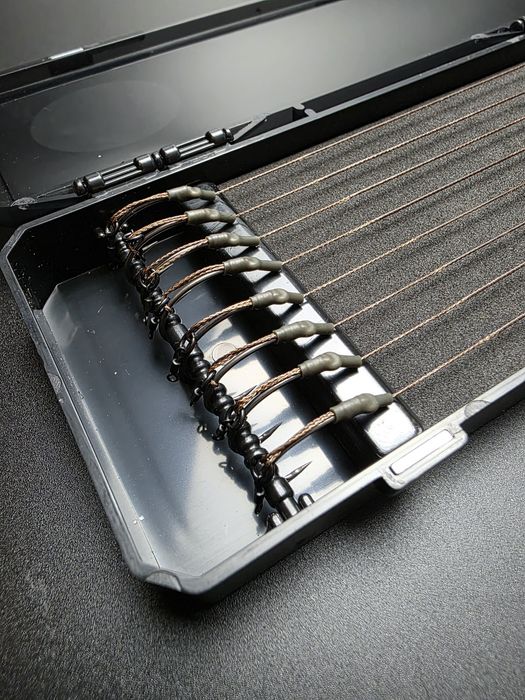 Zestaw 8 x sztywne przypony karpiowe Slip d-rig rzut + piórnik