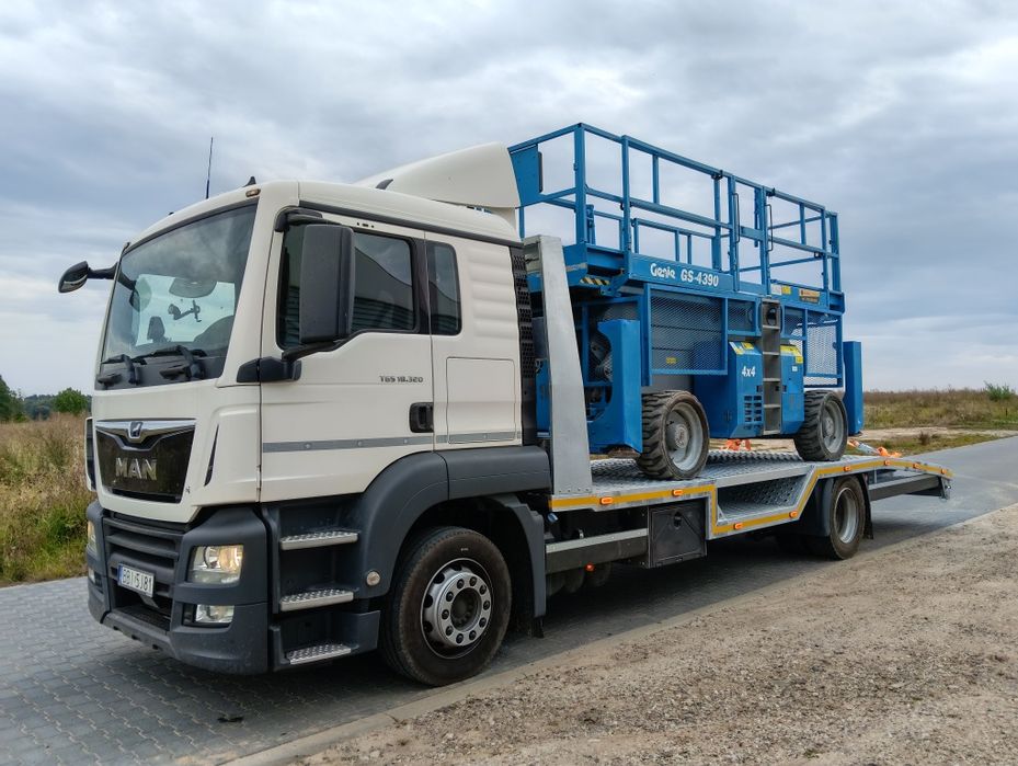 Usługi transportowe lawetą transport maszyn transport bus  laweta
