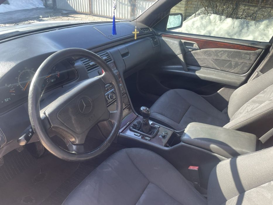 Продам мерседес 210