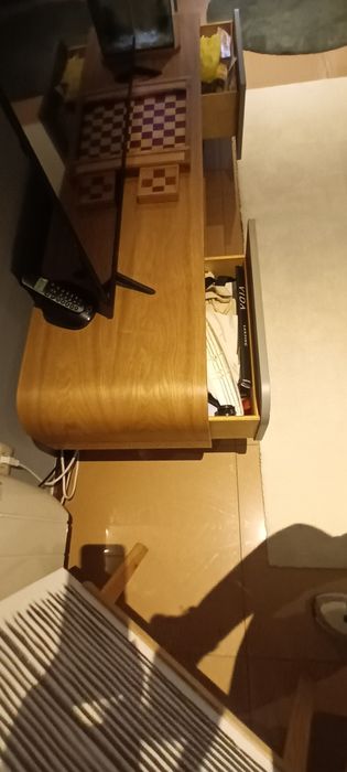 Móvel tv em madeira moldada