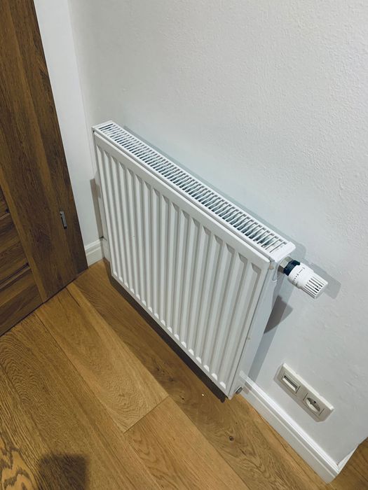 Kaloryfer - grzejnik 60x60 cm z termostatem