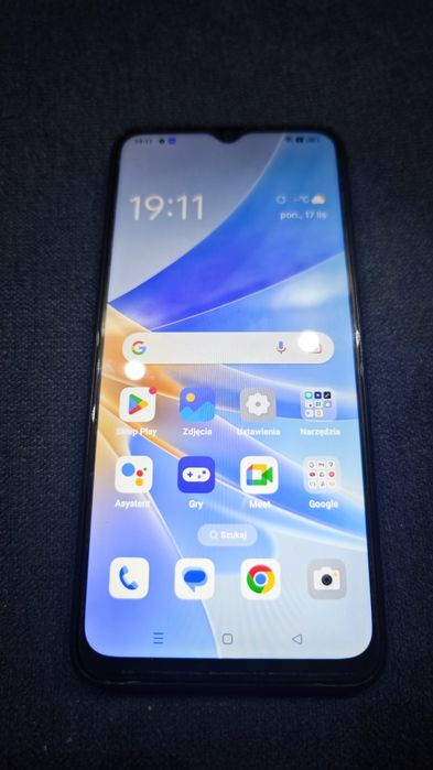 Oppo A17 smarfon