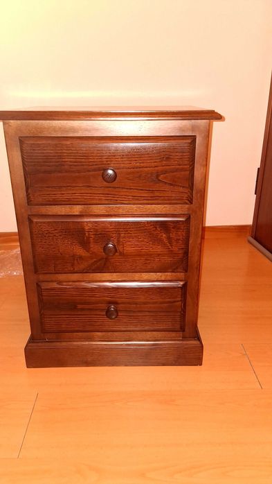 Duas Mesas de Cabeceira