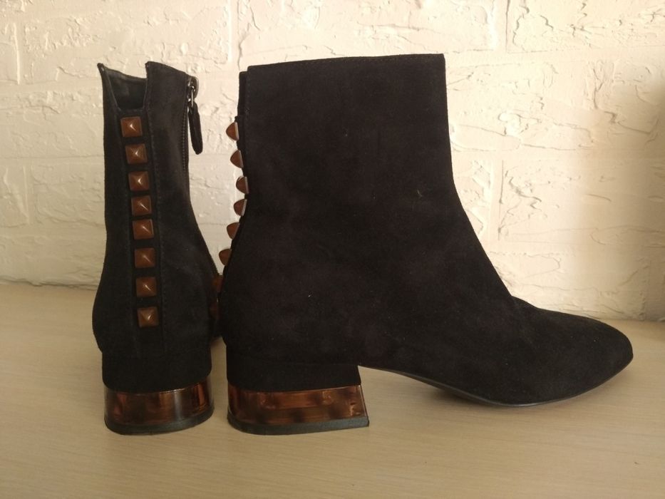 Женские замшевые ботинки