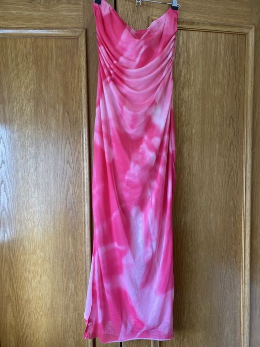 Vestido comprido com racha de lado