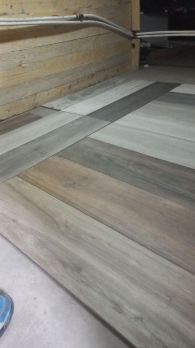 Canalização, eletricidade, ladrilhos, outros