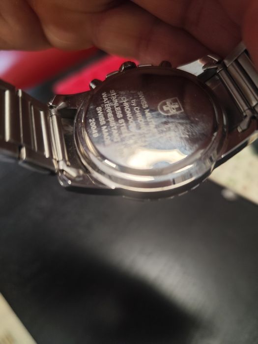 Vendo relógio, com muito pouco uso.