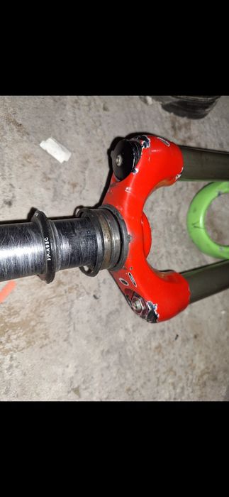 Amortyzator Manitou zabytek retro