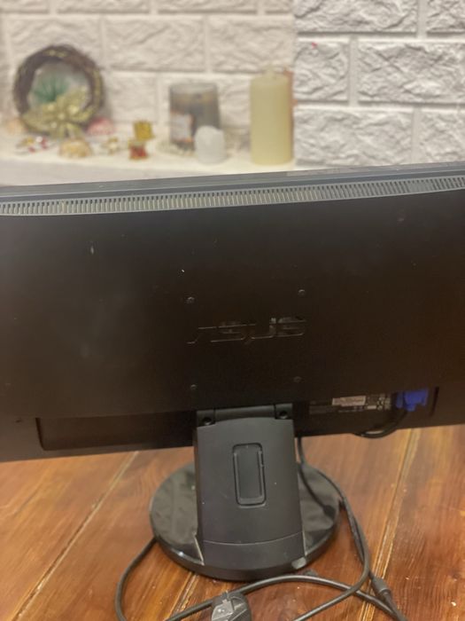 Монітор Asus 20 дюймів