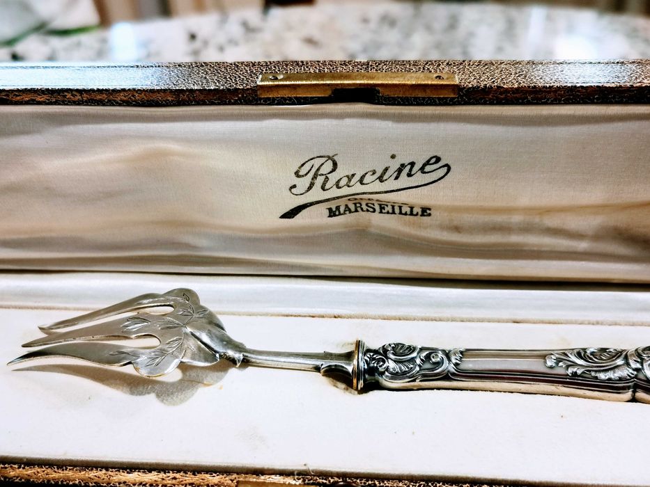 Вилка для закусок серебро Франция