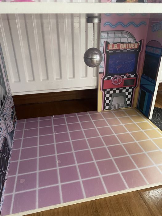 Domek LOL z samochodem