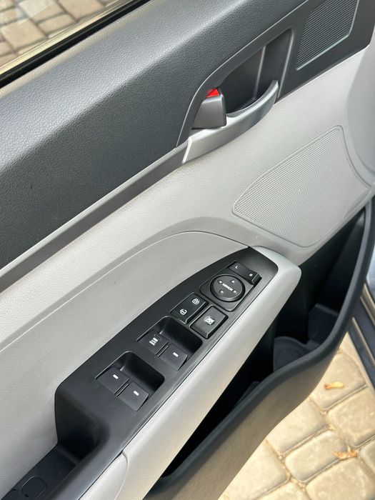 Продам Hyundai Elantra 2018 рік можлива розстрочка,кредит,обмін!