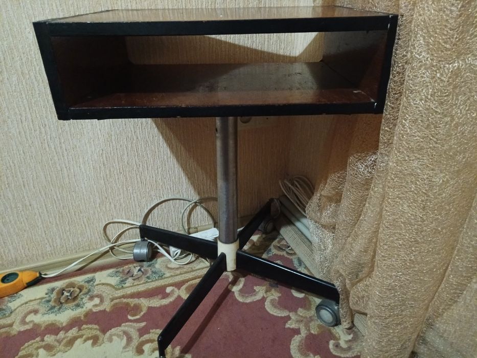 Тумба під телевізор.