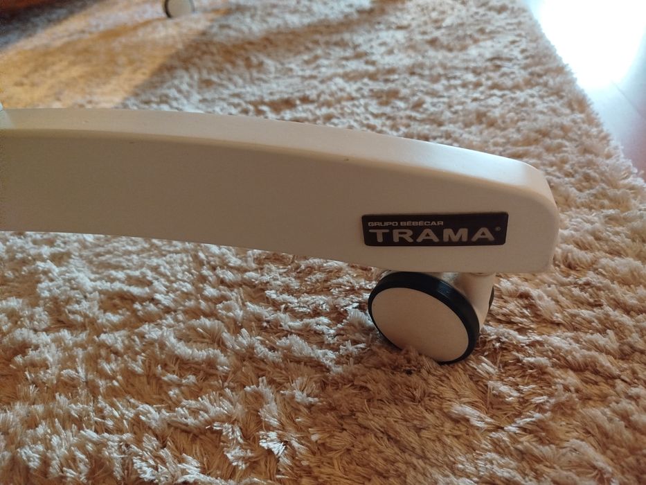 Berço trama com baloiço