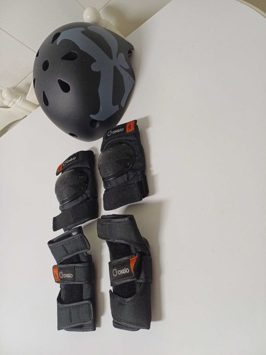 Capacete e 4 proteções para desporto