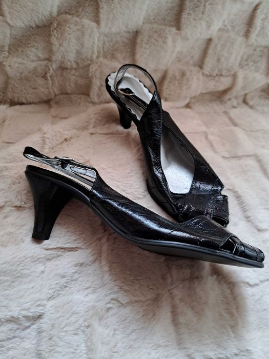 Nowe buty sandały na obcasie r. 36 czarne