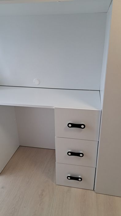 Zestaw mebli dla dziecka z piętrowym łóżkiem