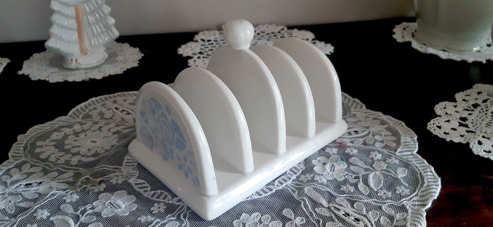 Ceramiczny stojak na toasty lub serwetnik