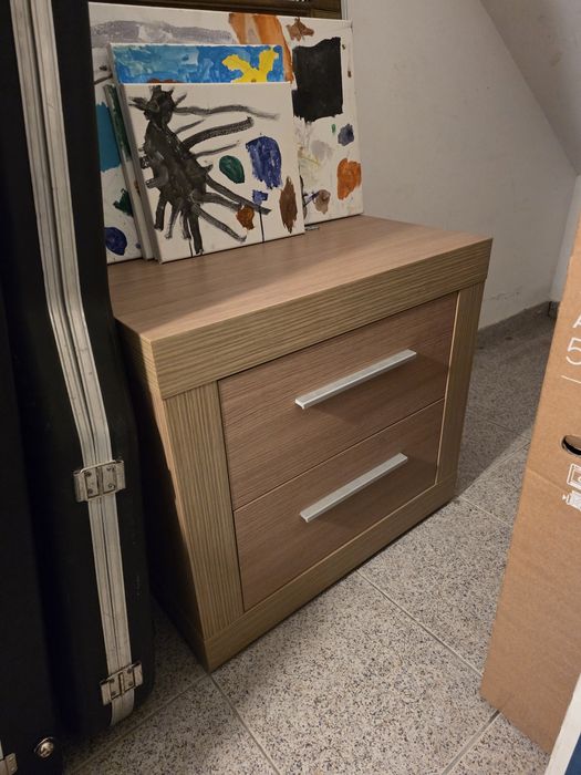 Móveis de escritório, estantes e secretárias