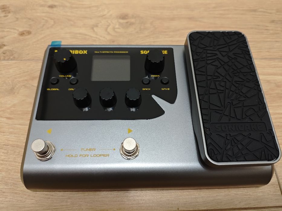 Sonicake matribox, гітірний,  басгітарний процесор ефектів з екраном