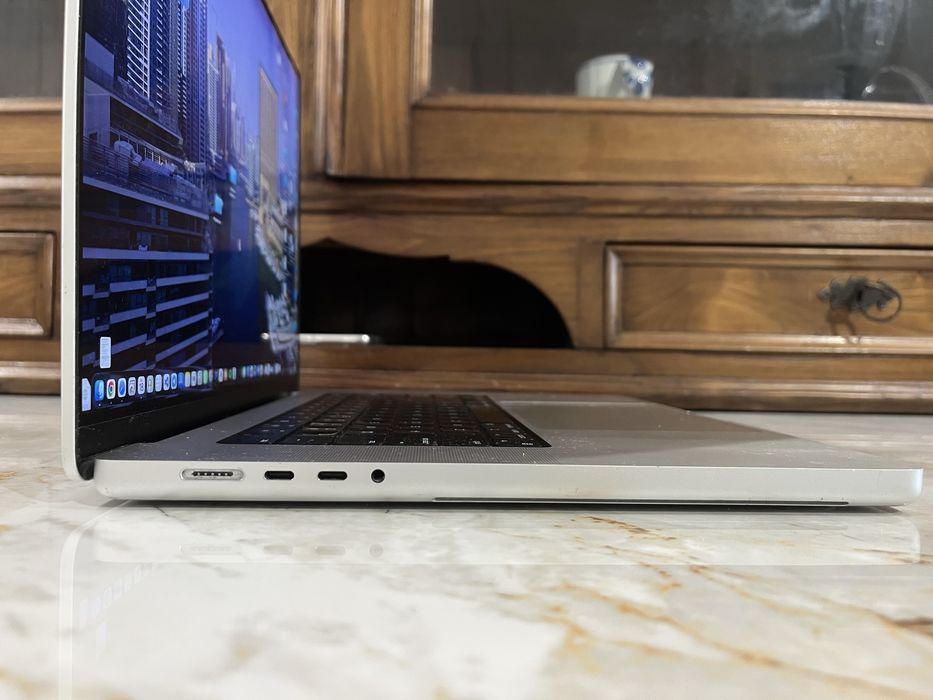 MacBook Pro 16" - M1 Pro