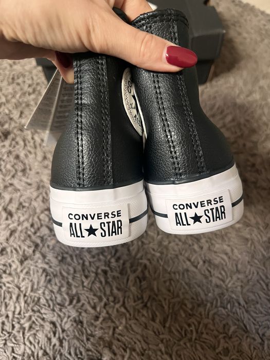 Converse Chuck Taylor pretas pele