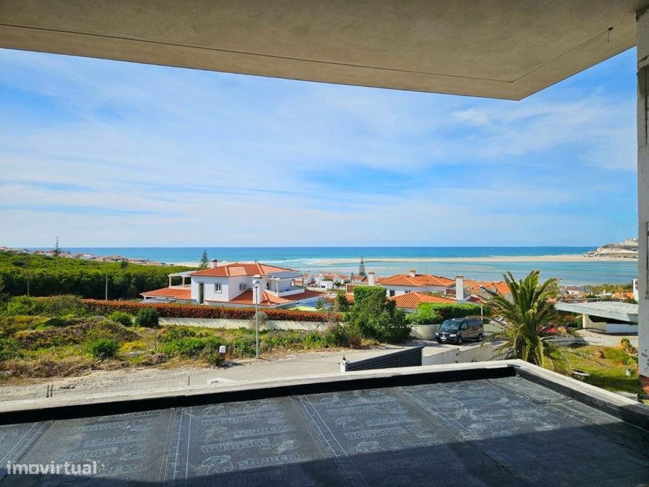 Moradia vista lagoa, praia e mar perto de vários campos de golfe