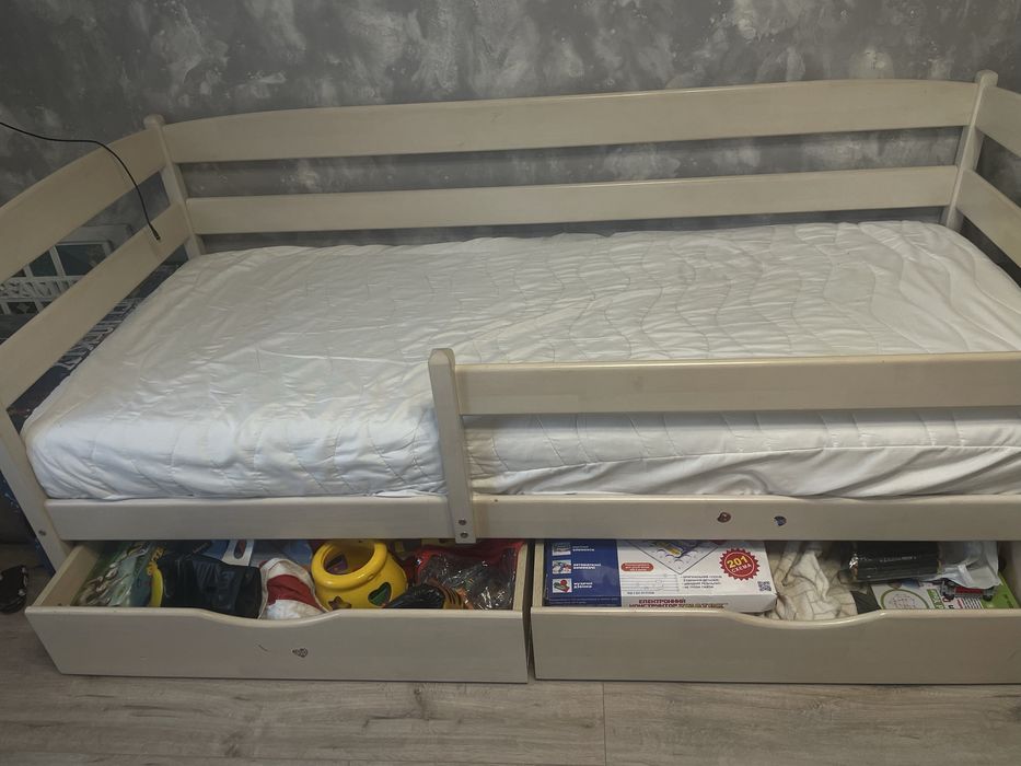 Ліжко дитяче, підліткове з ясеня