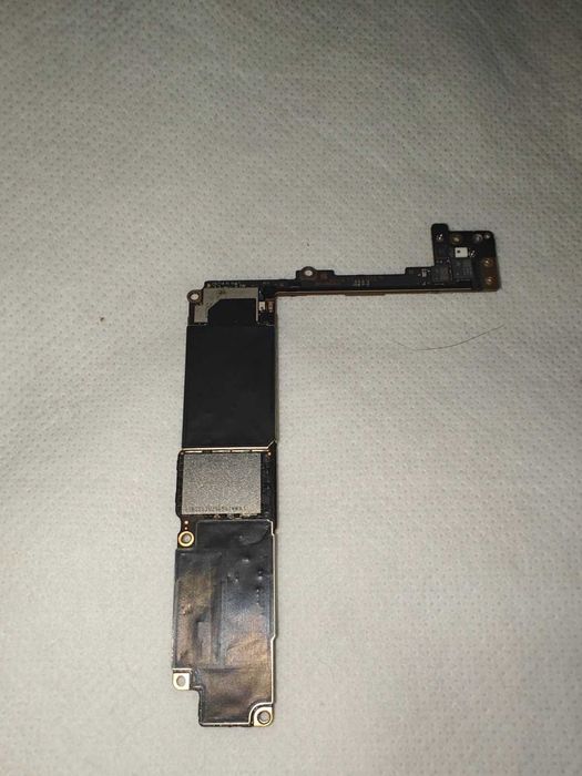 плата під відновлення висить на шнурку iPhone 8 Plus 64 гб