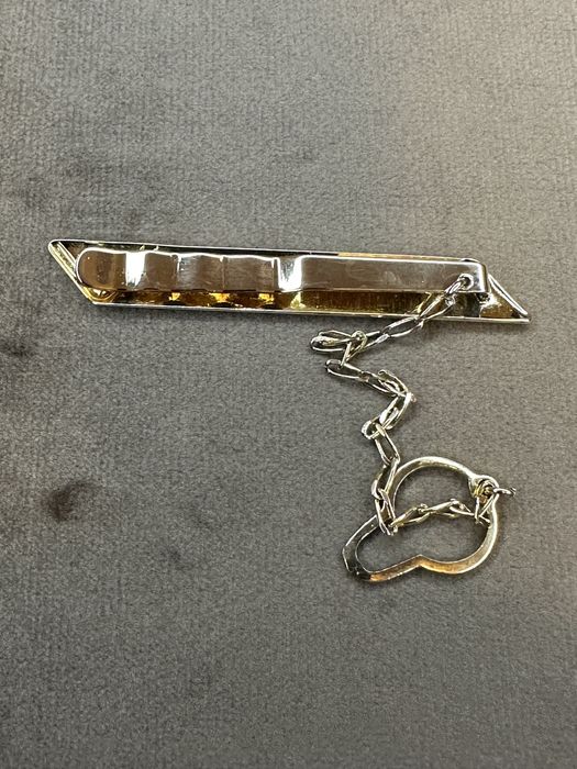 Alfinete de gravata em prata dourada