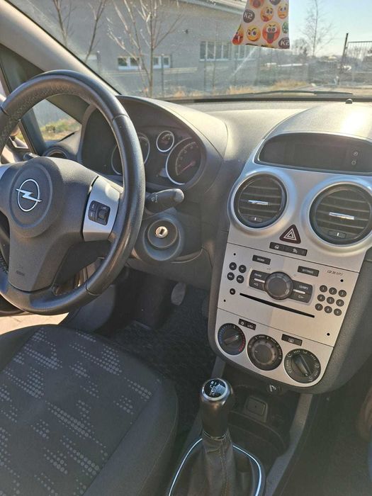 Opel Corsa D 1.2  70km 2011r