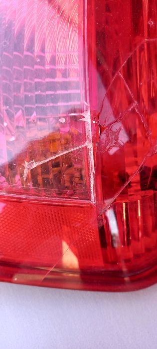 Продам фонарь задний правый на Хюндай акцент 1000гр