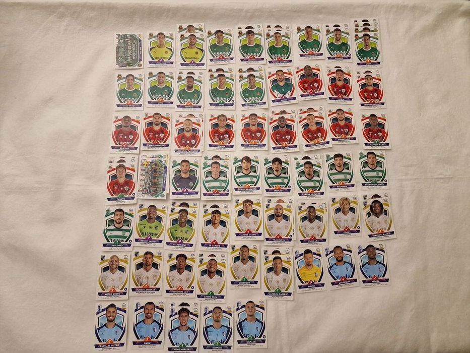 Vendo cromos da liga BWIN 22-23. 0,20 cêntimos por cromo.