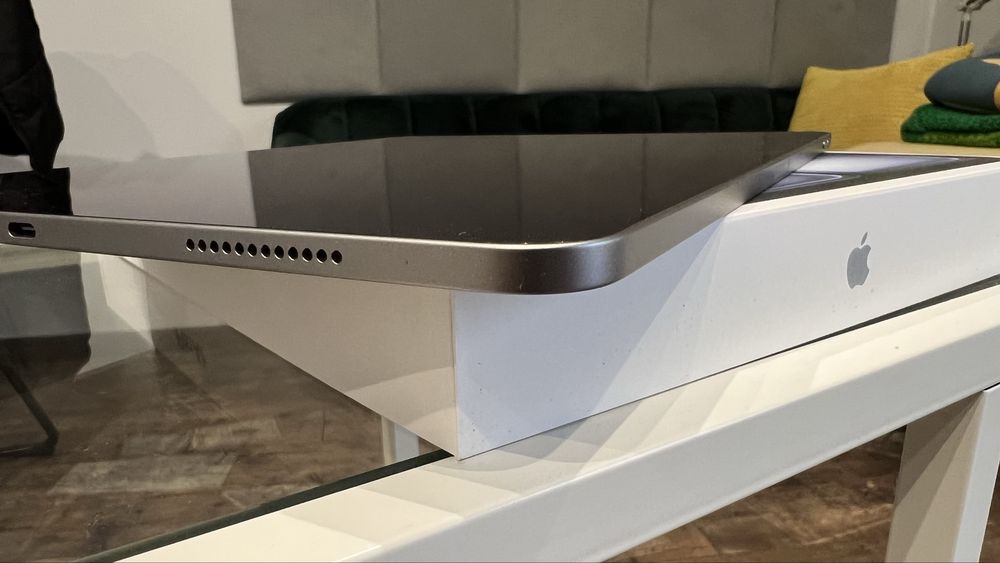 Ipad air 13” M2 jak nowy.