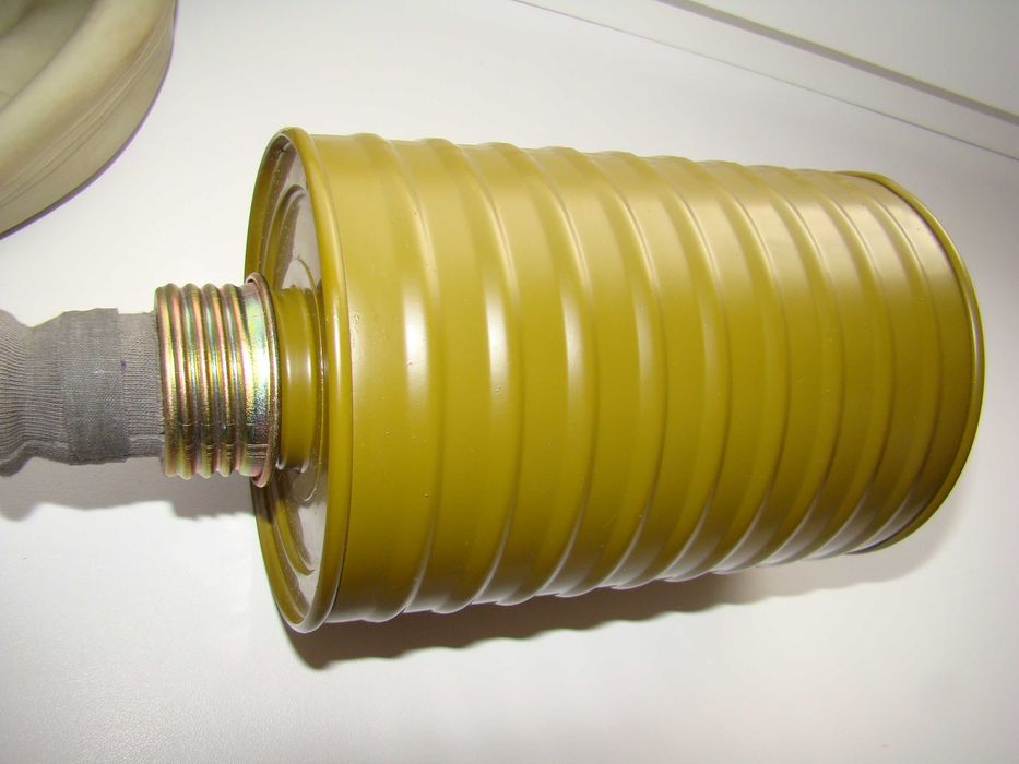 Противогаз ГП-5 с фильтром и сумкой для переноски времен СССР..