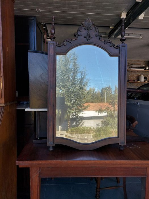 Aparador Antigo com espelho e azulejos