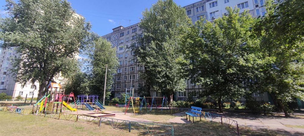 Лісовий масив, метро Лісова - Чернігівська, пр. Лісовий 31