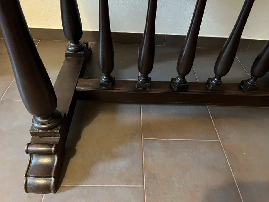 Mesa rectangular de madeira mogno