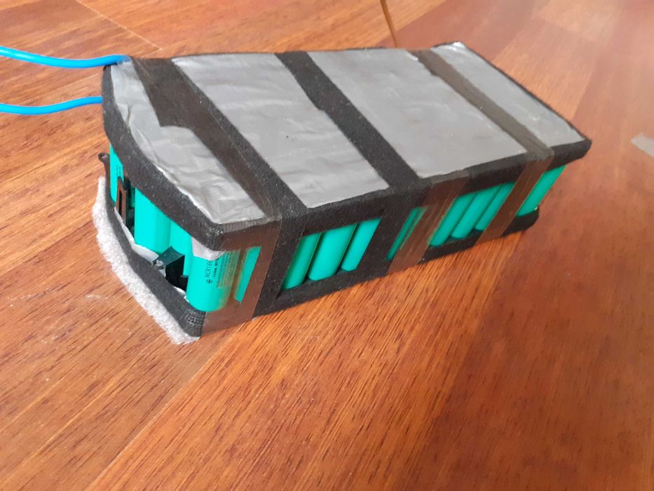 Акумулятор літієвий з платою BMS 42,5V вольт, 21,7A ампер.