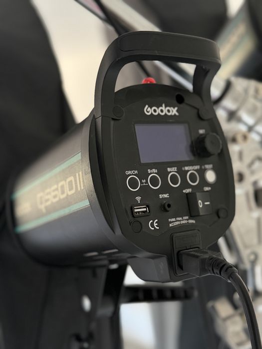 Імпульсне світло godox та синхронізатори