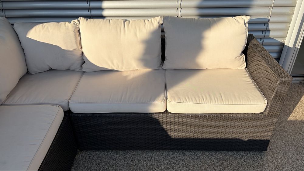 Sofa de jardim com almofadas
