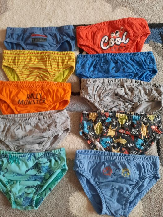 Zestaw majtek dla chłopca r.104-110