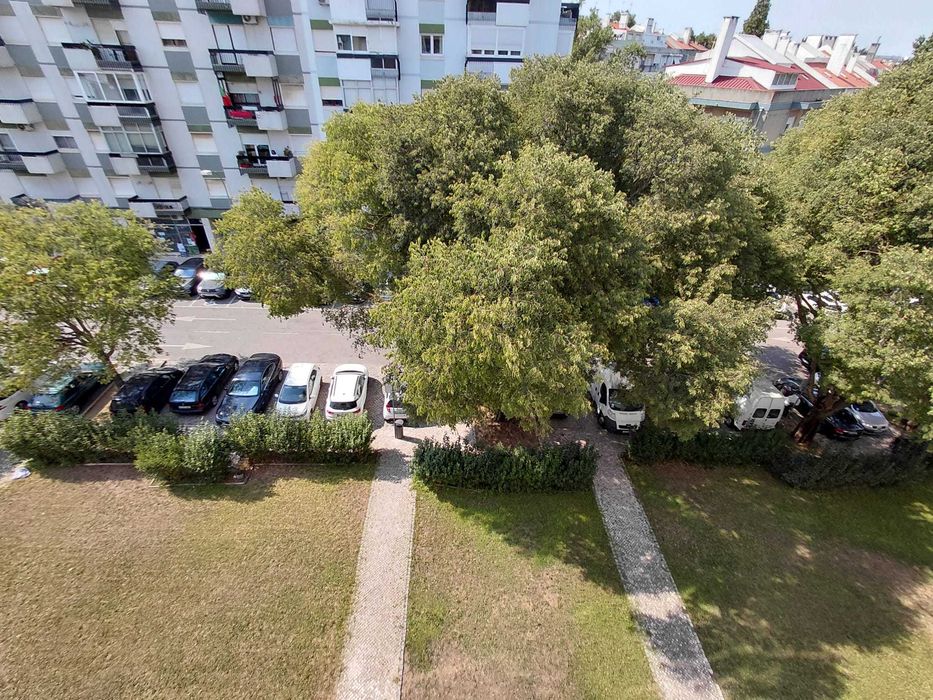 Apartamento T3 Remodelado – Duas Frentes, Suite e Varandas – Benfica