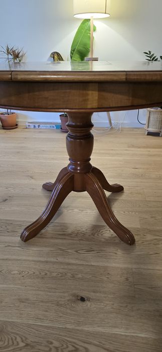 Mesa em madeira maciça redonda extensível